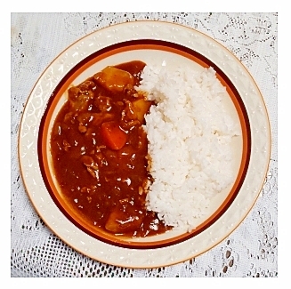 カレー（じゃがいも・人参・豚肩ロースetc..）