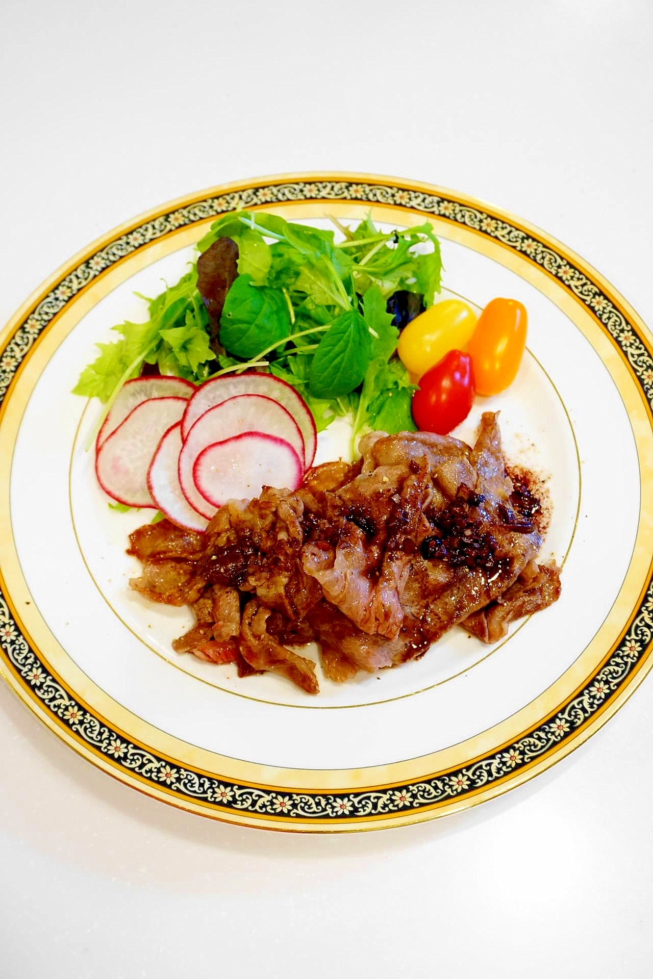 赤ワインソースが激旨！牛肉の焼きしゃぶしゃぶ