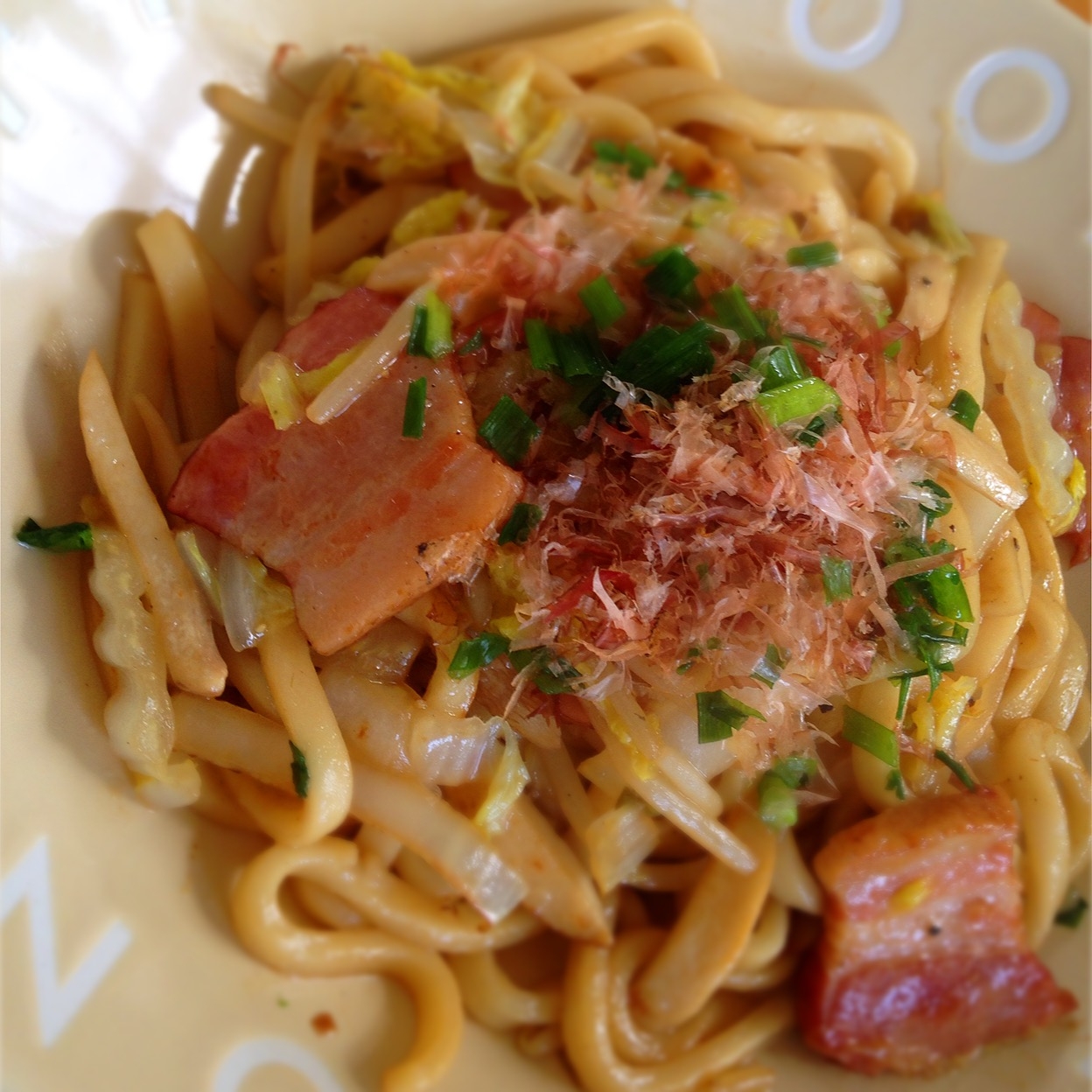 しっかり味で大満足！ベーコンと白菜のやきうどん