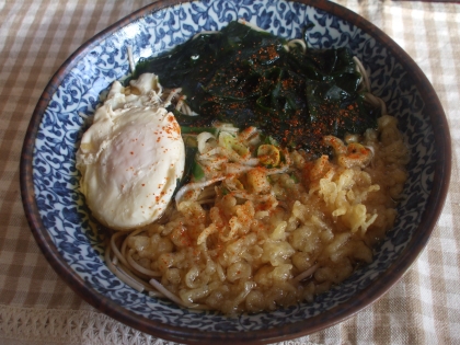 わかめと天かす蕎麦＋おとし卵