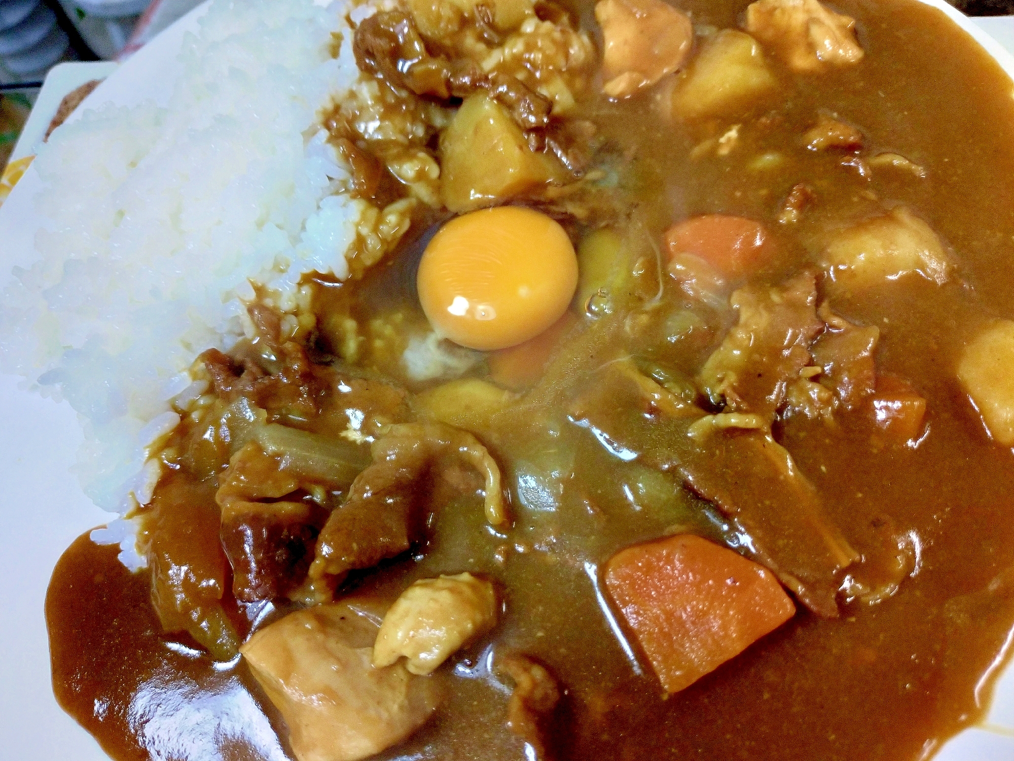 たまごのせジャガイモ人参カレー