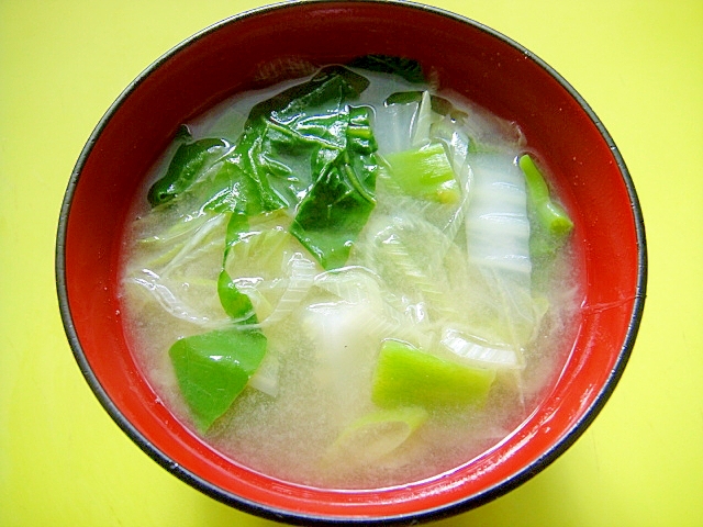 白菜とつるむらさき長ネギの味噌汁