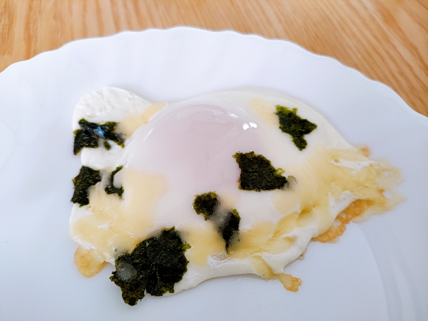 海苔とチーズの目玉焼き