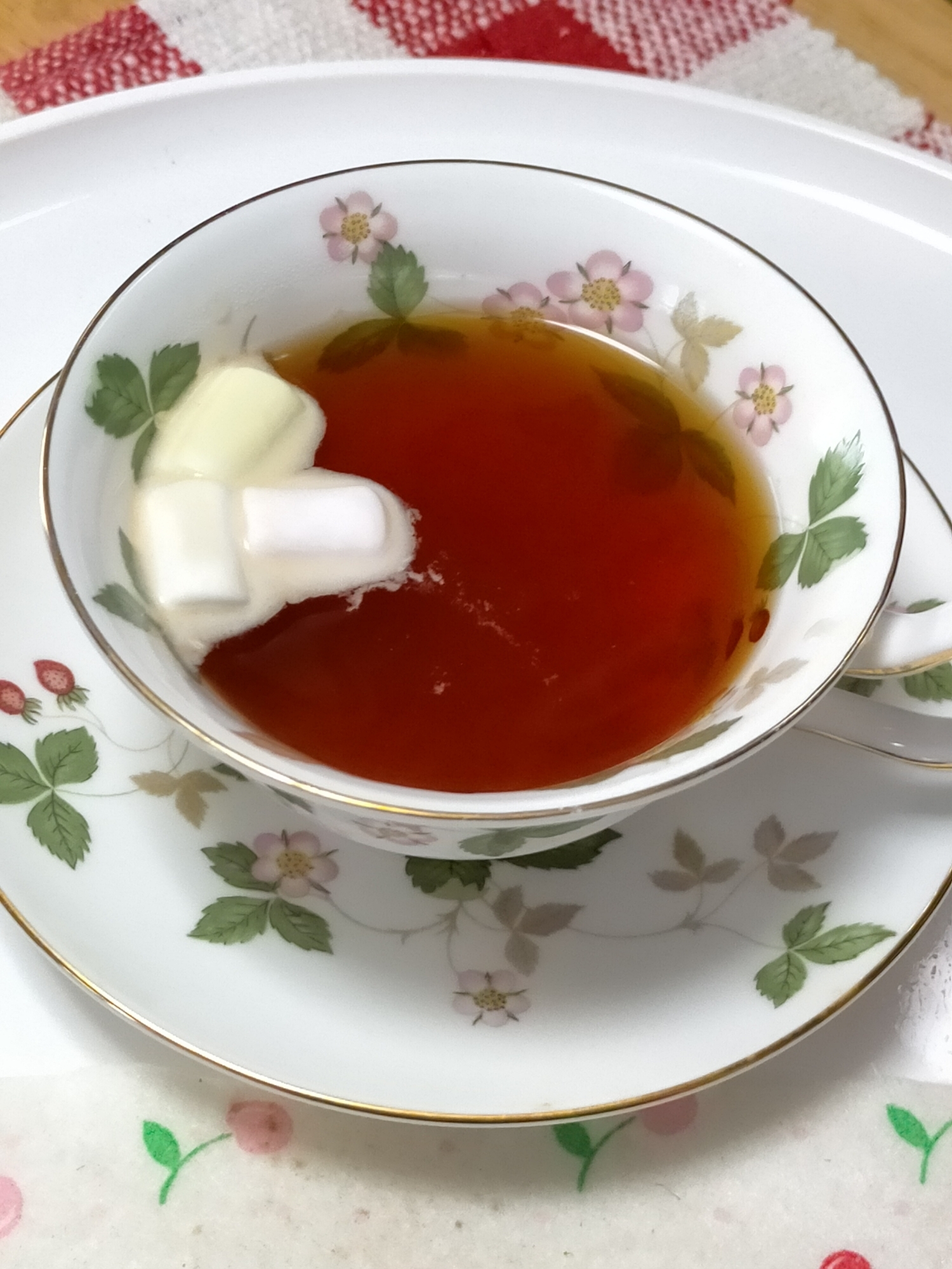 いつもの紅茶+メイプルシロップ+マシュマロ=美味♡