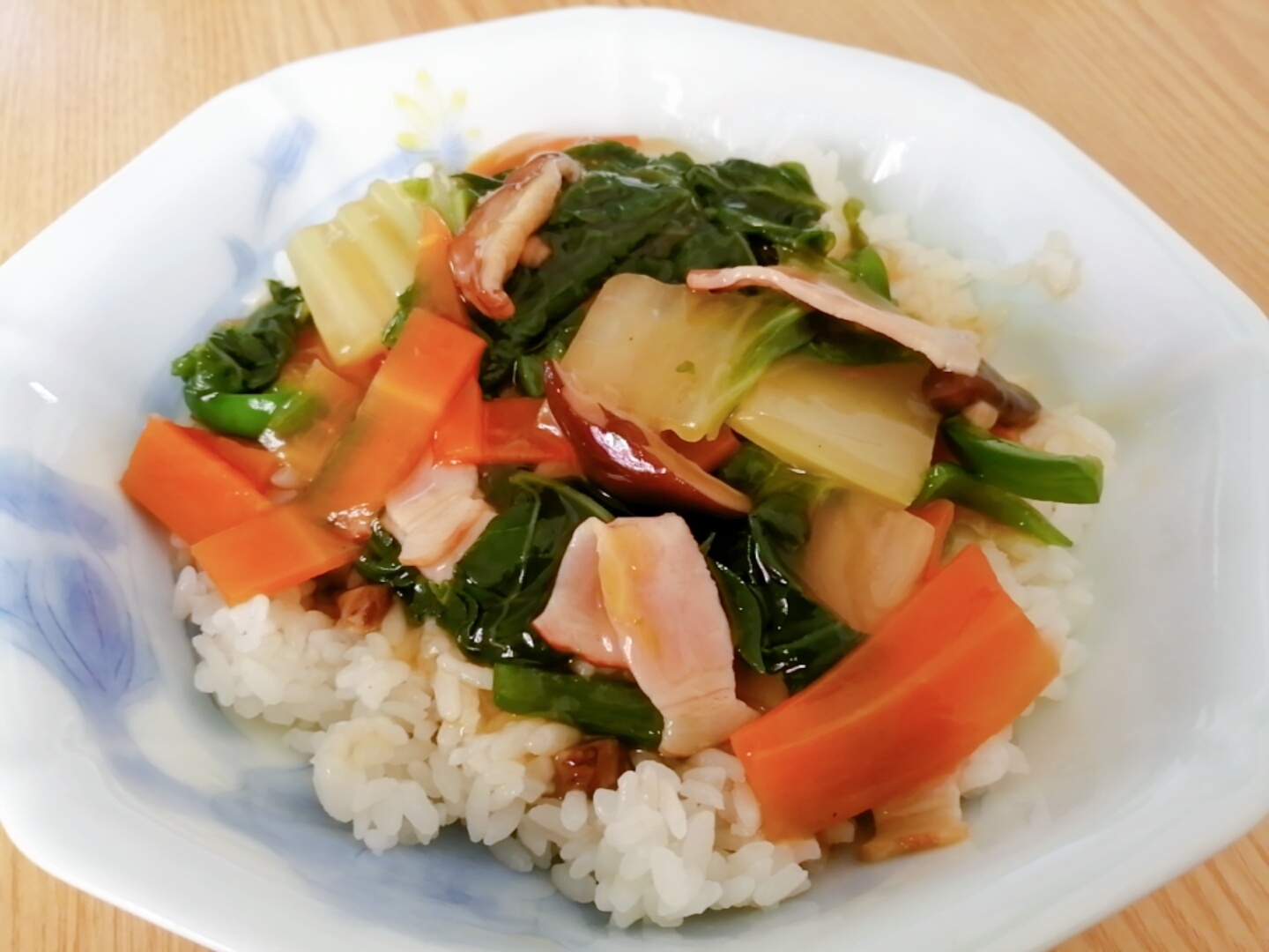 中華丼(白菜、人参、椎茸、ピーマン、ベーコン入り)