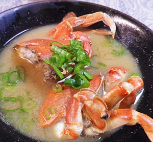 丸蟹（ヒラツメ蟹）の塩麹味噌汁