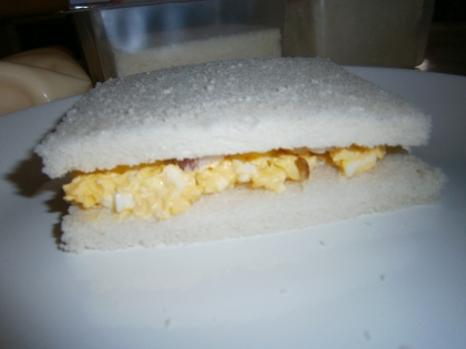 サンドィッチ用のパンしかなかったので、それを使いました。ベーコンとゆで卵の組み合わせ美味しいですよね♪