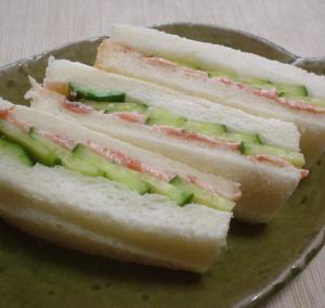 マヨジャムきゅうりのサンドイッチ
