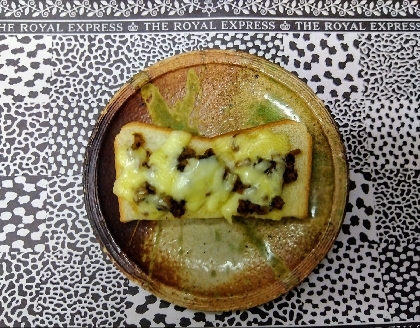 ほんのり苦味が美味♡筍＆蕗＆実山椒のピザトースト