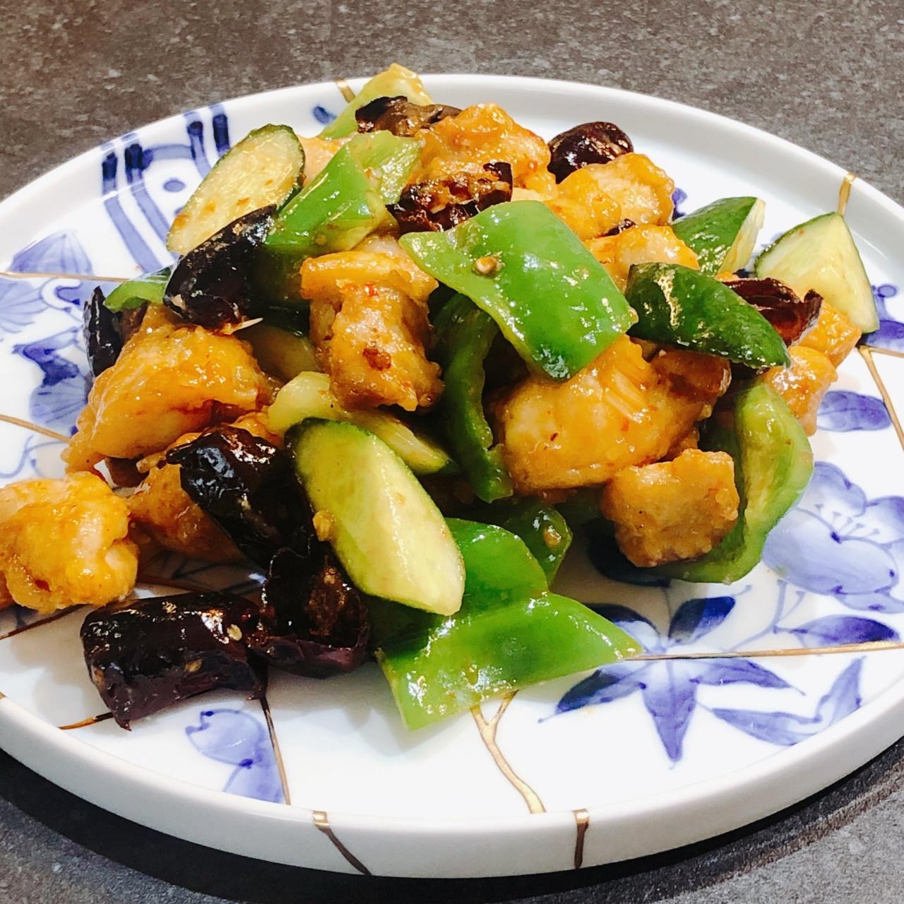 【黄瓜鶏丁】鶏肉の四川風ピリ辛炒め