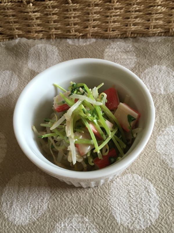 もやしと豆苗、カニカマの味噌マヨ和え