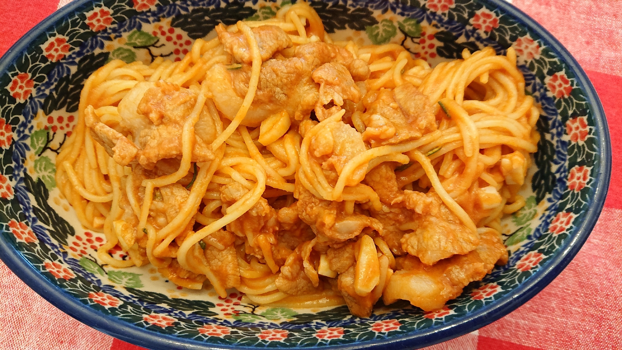 漬け込んで作る♥️豚肉とトマトのハーブパスタ