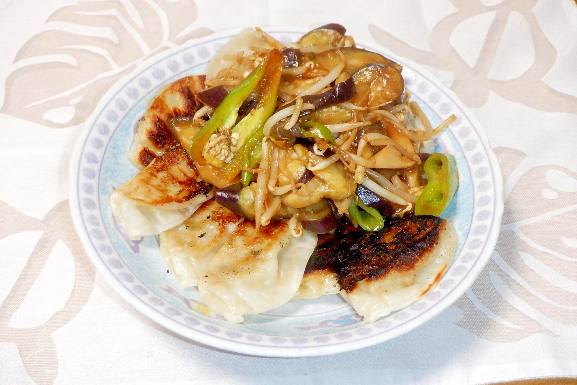 激ヤバ！！食べ過ぎ要注意！！餃子のンブシーがけ