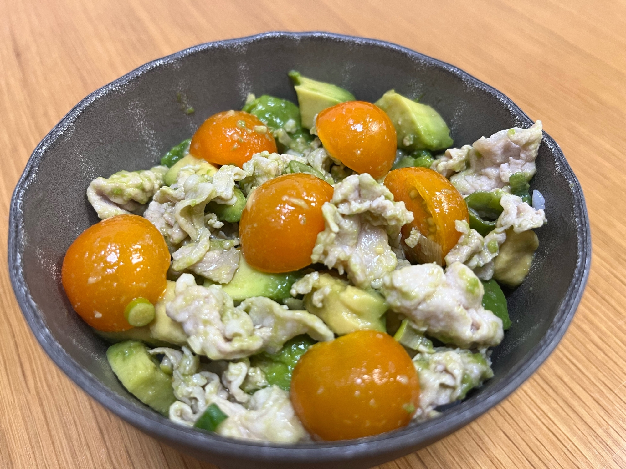 さっぱり〜！アボカドと豚肉のネギ塩丼