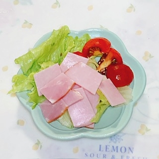 切り落としホワイトももハムと２種レタスのサラダ