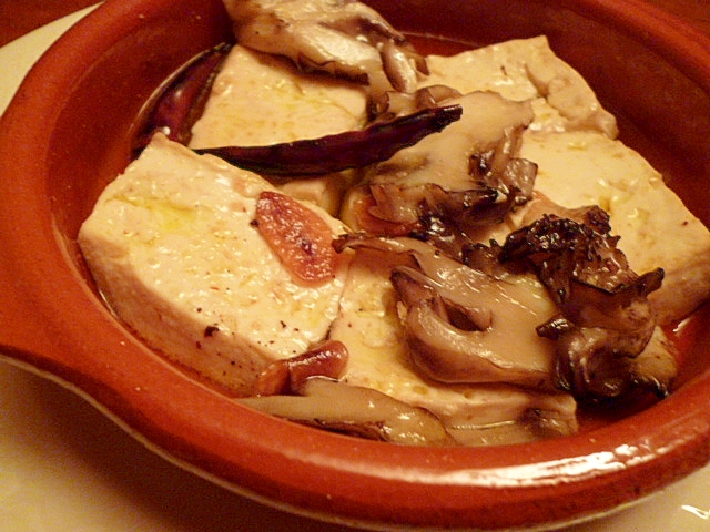 豆腐と舞茸のアヒージョ(スペイン風オイル煮)