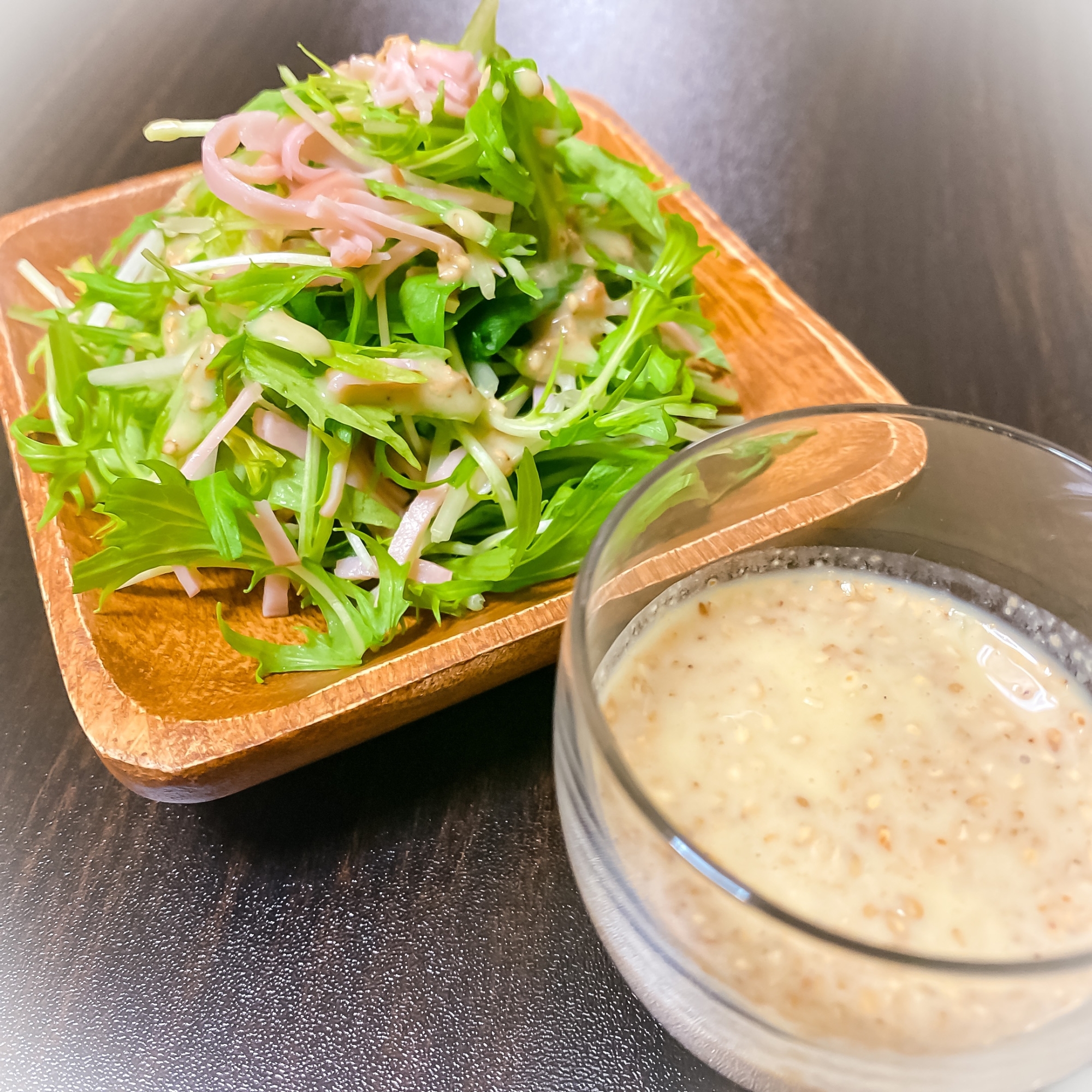 水菜とハムのサラダ～酢味噌で作るごまドレッシング～