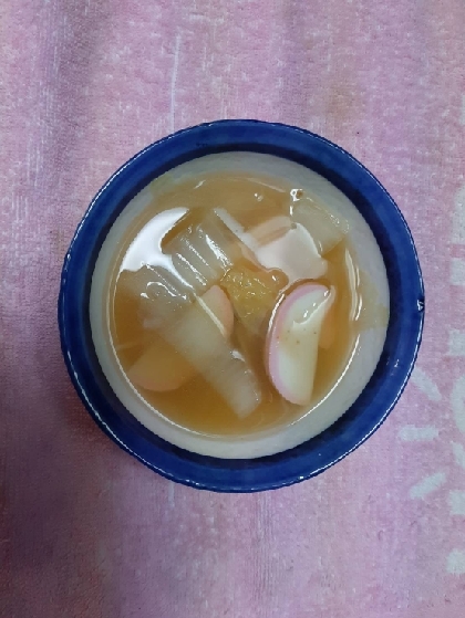 白菜とかまぼこの味噌汁