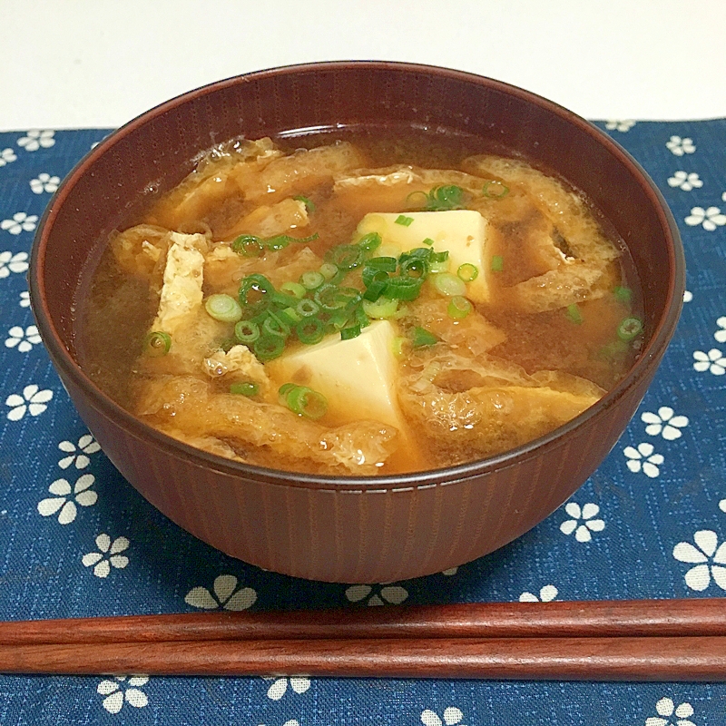 お豆腐と油揚げのお味噌汁