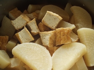 大根の煮物は寒い時期にはよくしてましたが夏大根と厚揚げで煮ました。冷たくなっても美味しくって94歳の義父も軟らかいので喜んでもらえました。