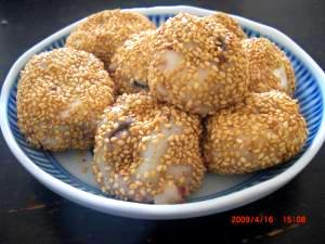 超簡単!レンジで白玉まんじゅう、ゴマつき。