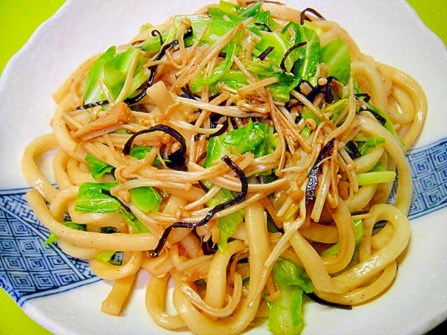 キャベツとえのき塩昆布の焼きうどん