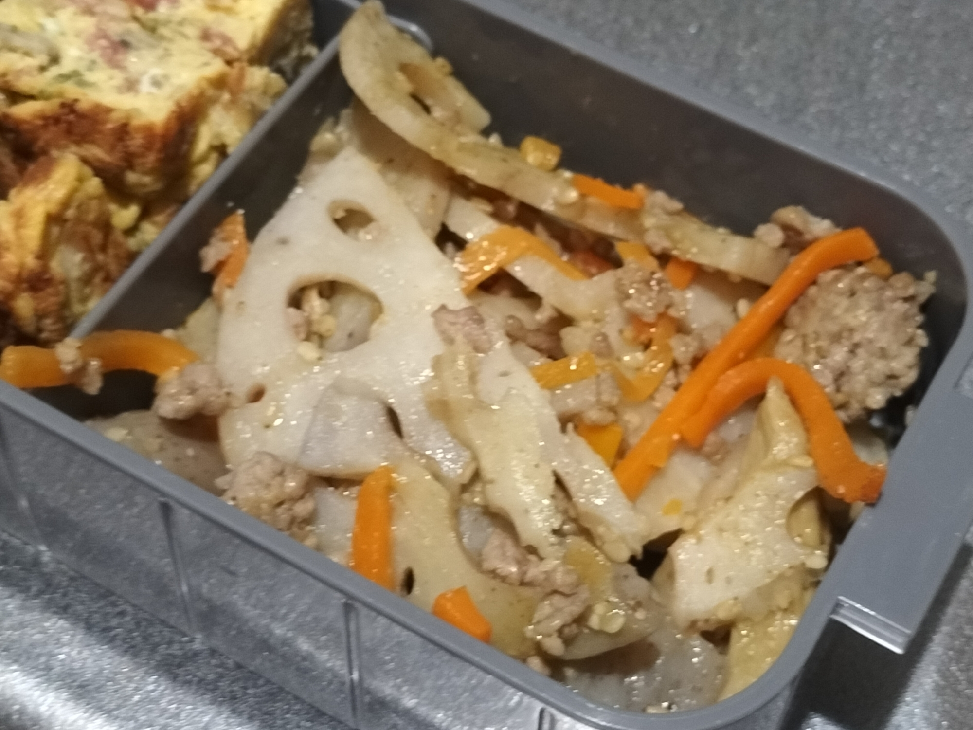 お弁当に簡単作り置き♪蓮根ひき肉の具沢山きんぴら