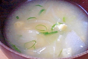 今日のお汁！「長芋、ジャガイモ、京揚げのお味噌汁」