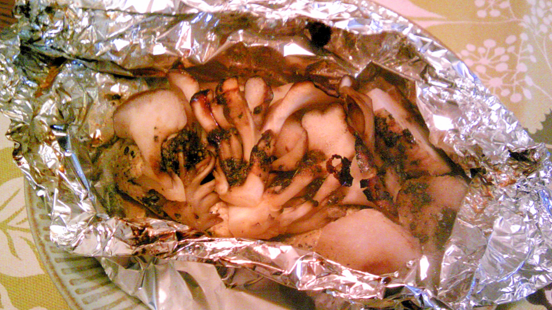 鶏むね肉・里芋・舞茸の甘辛ホイル焼き