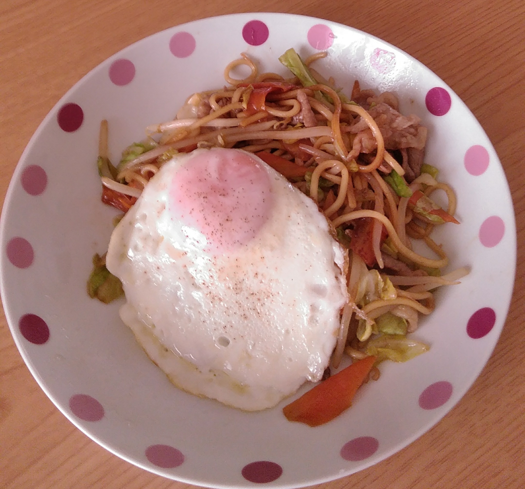 目玉焼きのせ♪焼きそば