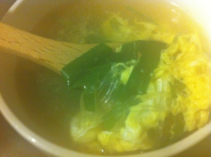 ニラと春雨とふわふわ卵の中華スープ