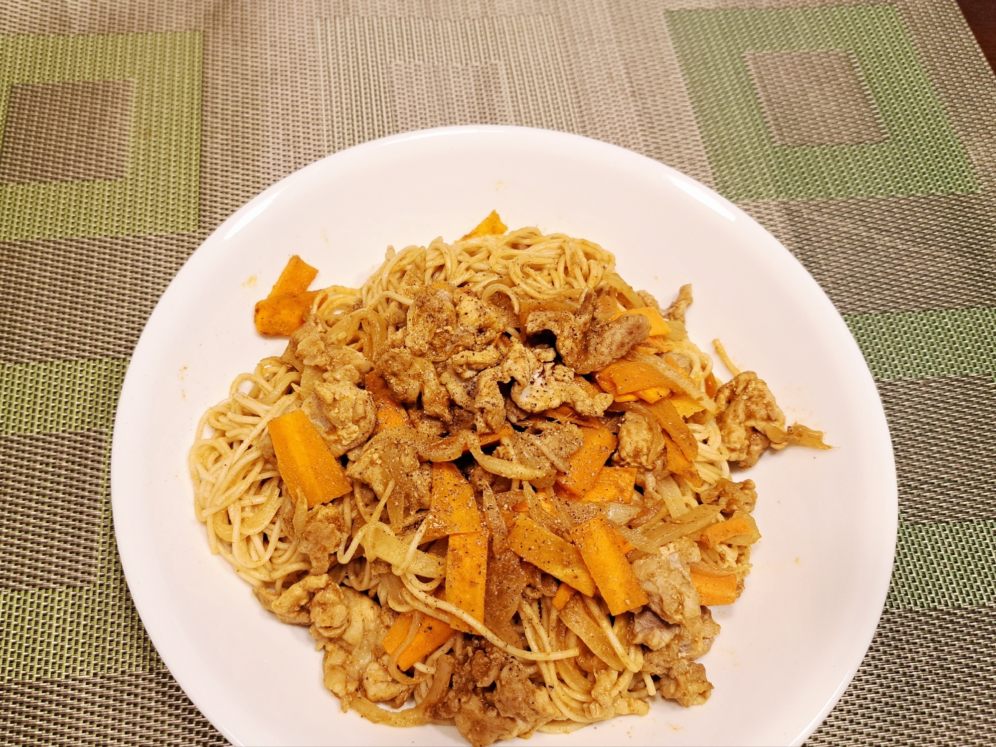 カレー味の そうめんチャンプルー