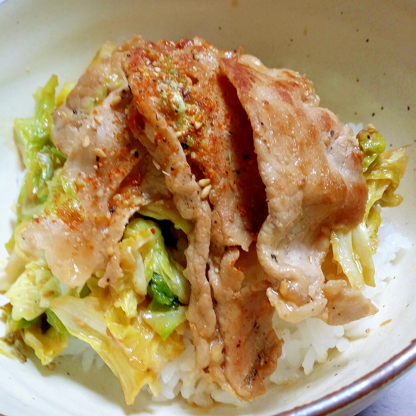 簡単！主人が大好きながっつり甘辛豚キャベツ丼☆