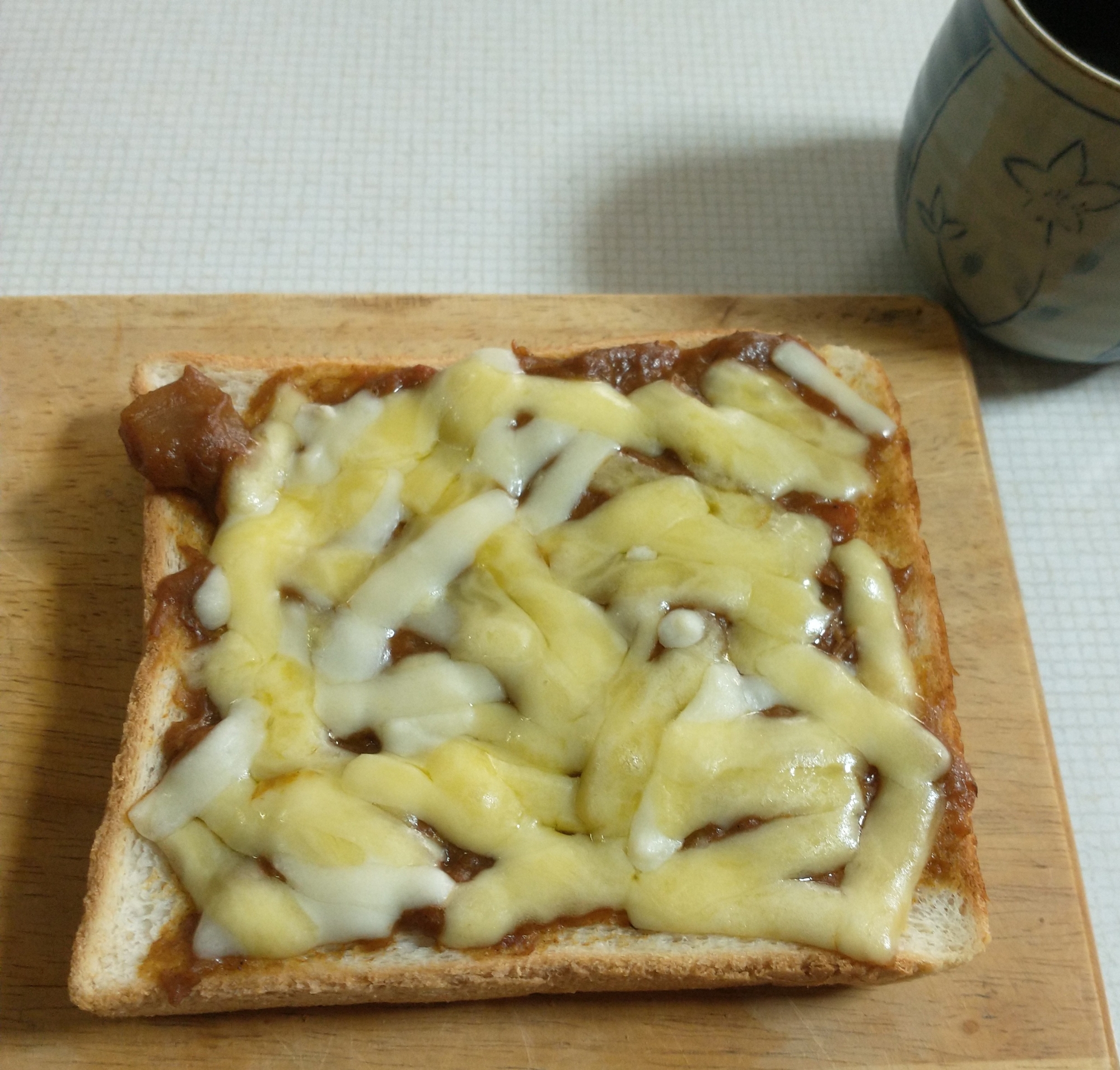 超簡単！手作りカレーが残ったらチーズカレートースト