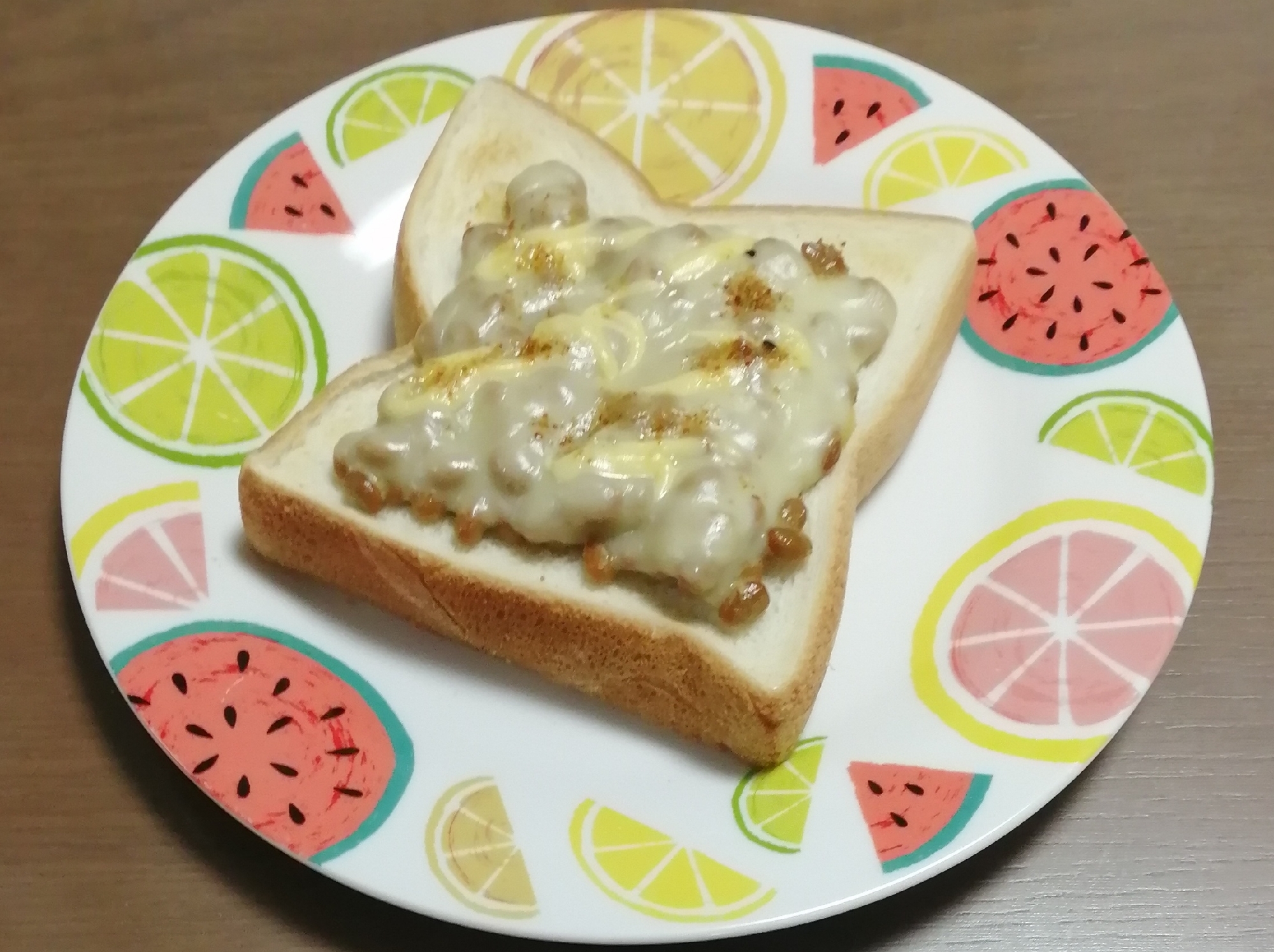 ピリ辛納豆七味トースト