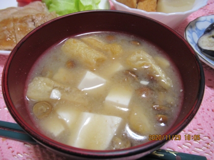 なめこと豆腐と油揚げのお味噌汁♪