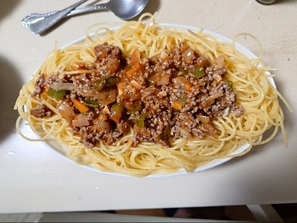 今日は激辛ミートソースパスタを作りました。同じミートソースと言う事で作ったよレポートを送らせて頂きました。