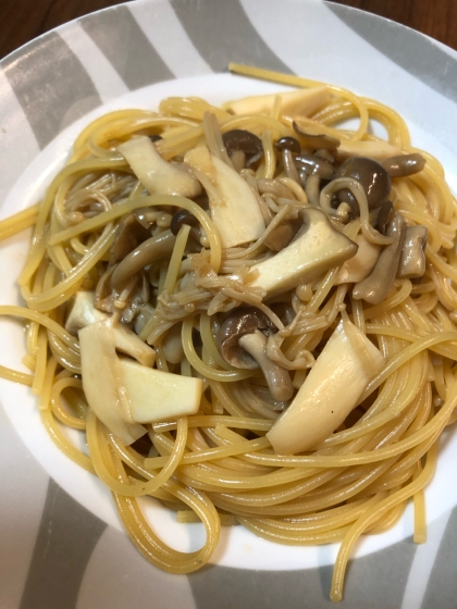 ずーっと作りたいなと思っていたスパゲッティ昨夜作りました♬
出来上がって少し時間をおいてしまったのでちょっとスープ少なめですが…とっても美味しくいただきました♡