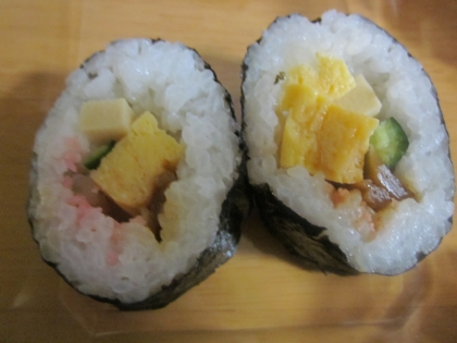 巻き寿司が食べたくなって、レシピを参考にさせていただき美味しく頂きました(*^^*)ごちそうさまでした☆彡