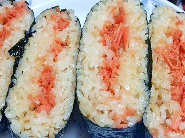 つくりたてがおいしい 鮭バターおにぎらず レシピ 作り方 By Jrとmc 楽天レシピ