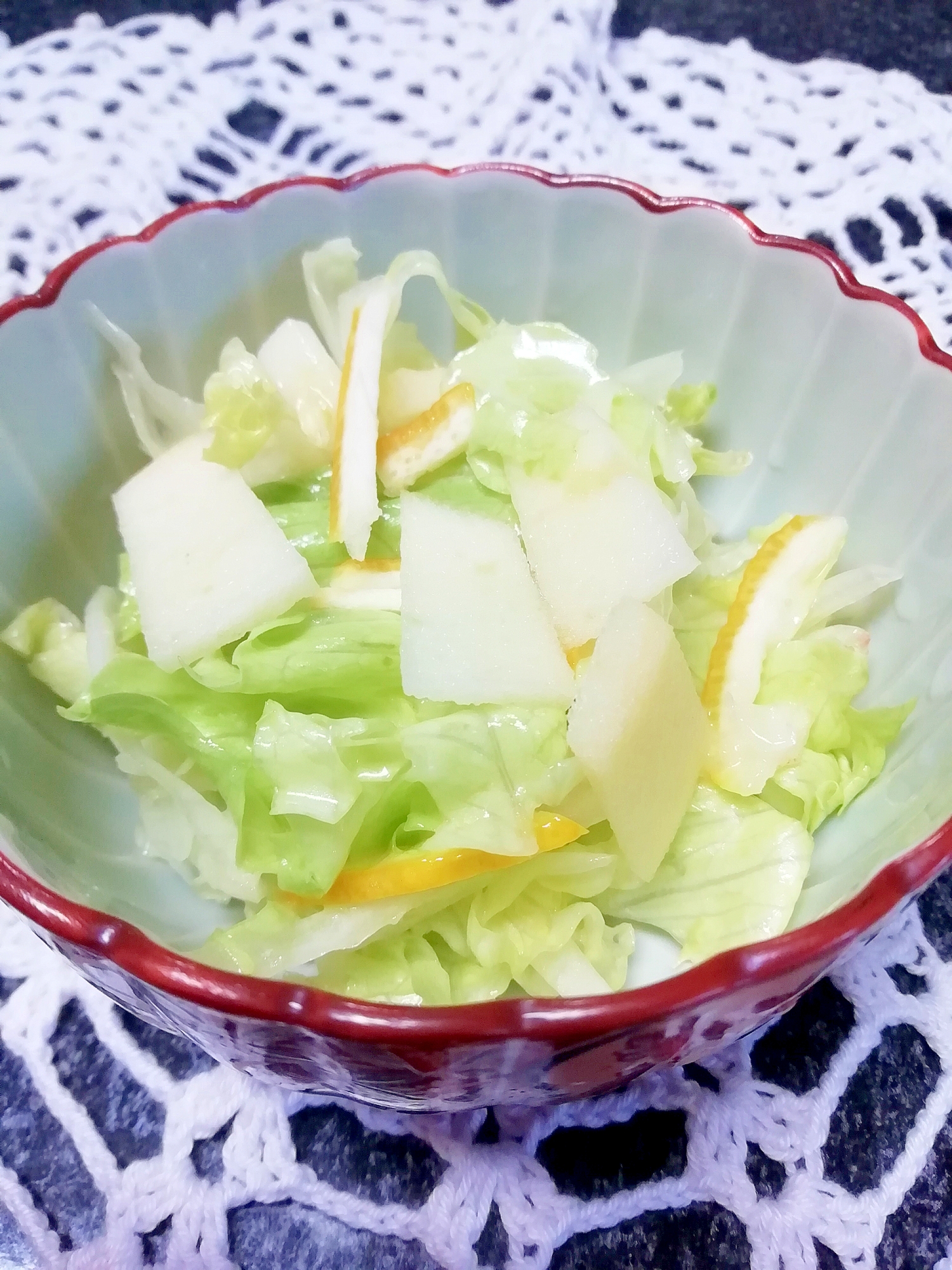 和食料理 レタスとりんごとゆずのさっぱりサラダ レシピ 作り方 By 料理初心者のレシピです 楽天レシピ