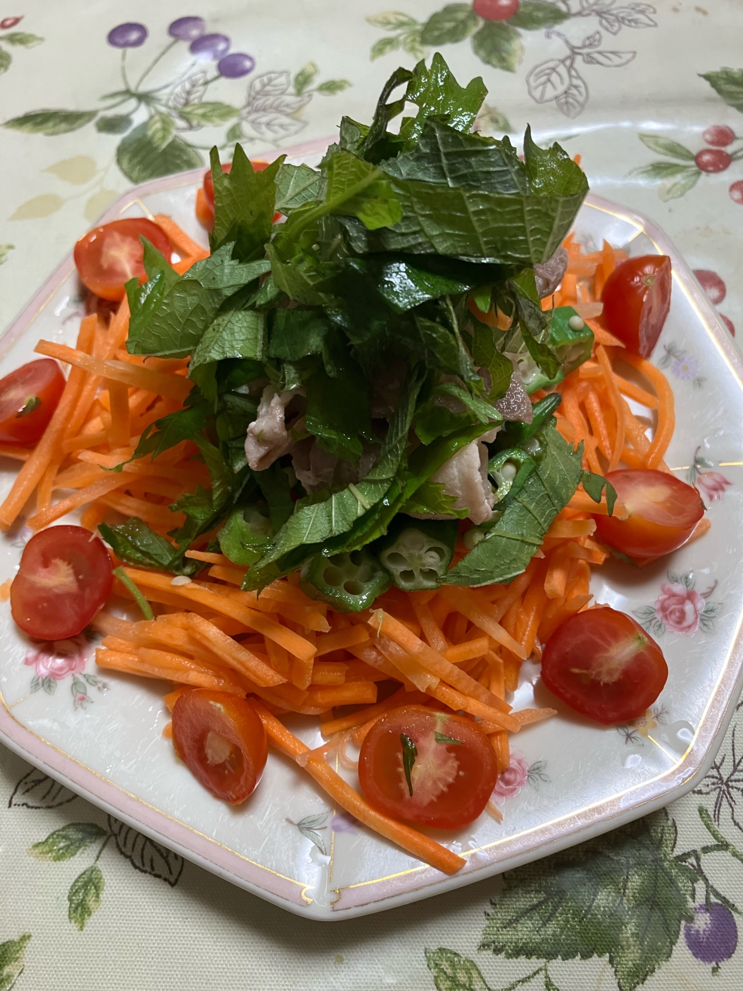 野菜を美味しくとろう！豚肉と4種野菜のサラダ！
