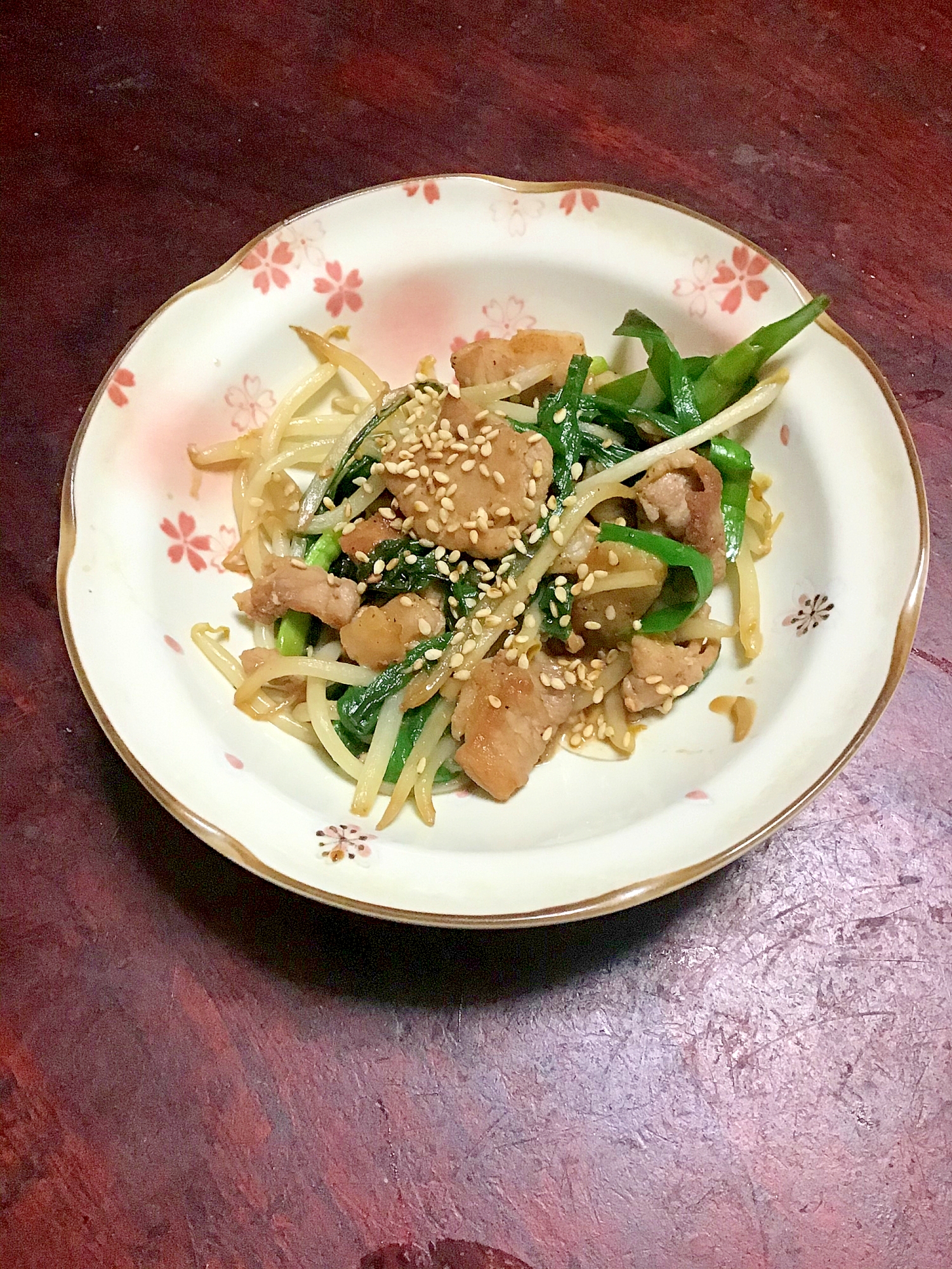 豚ももとニラとモヤシのニンニク醤油炒め レシピ 作り方 By とりあえず乾杯 楽天レシピ