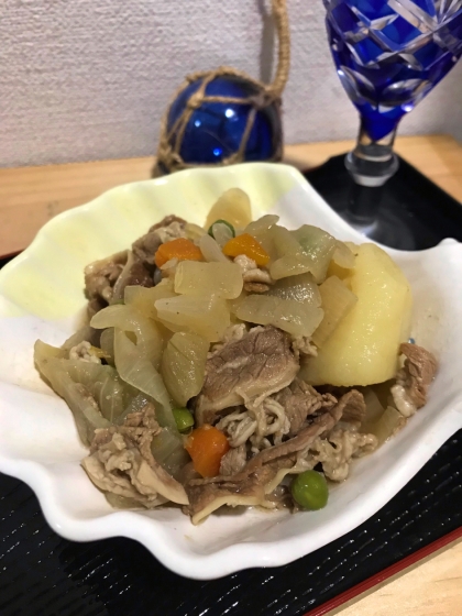 ダシダ使用の肉じゃが思い付きませんでした！牛バラ多めで、じゃが芋が埋まっちゃってますがダシダでグッと美味しくなりました♪教えてくださり有難うございました^_^