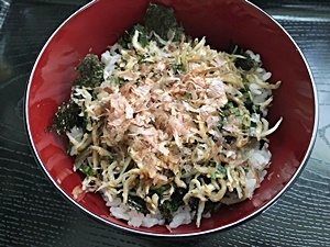 大葉を入れて、しらすたっぷりの丼☆