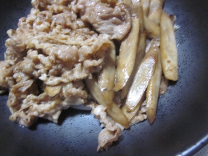 豚すじ肉・大根・牛蒡のほろほろ煮込み