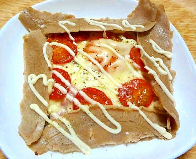 ミニトマトとベーコンの蕎麦粉ガレット