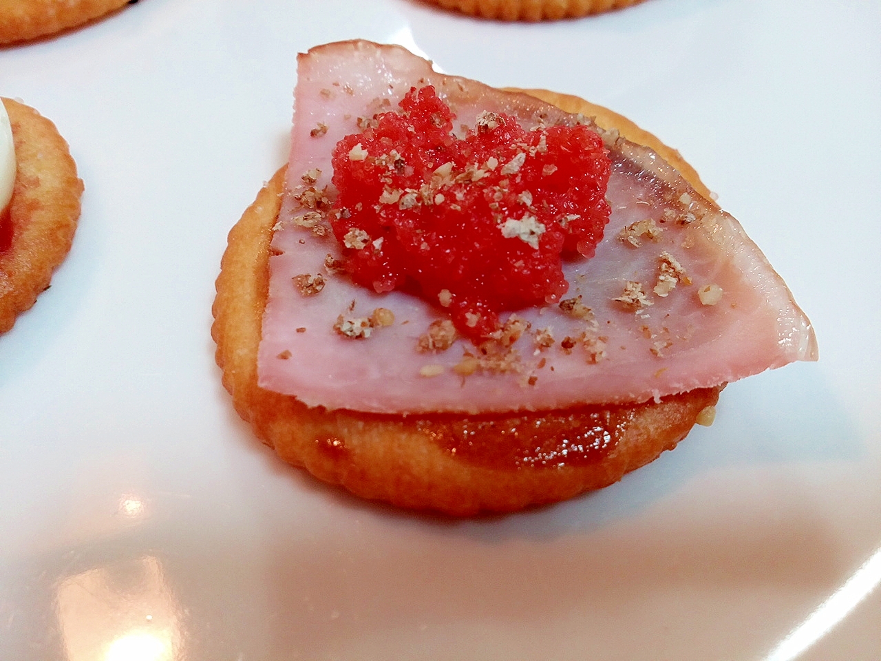 ハムと明太子とえごまパウダーの焼きリッツ