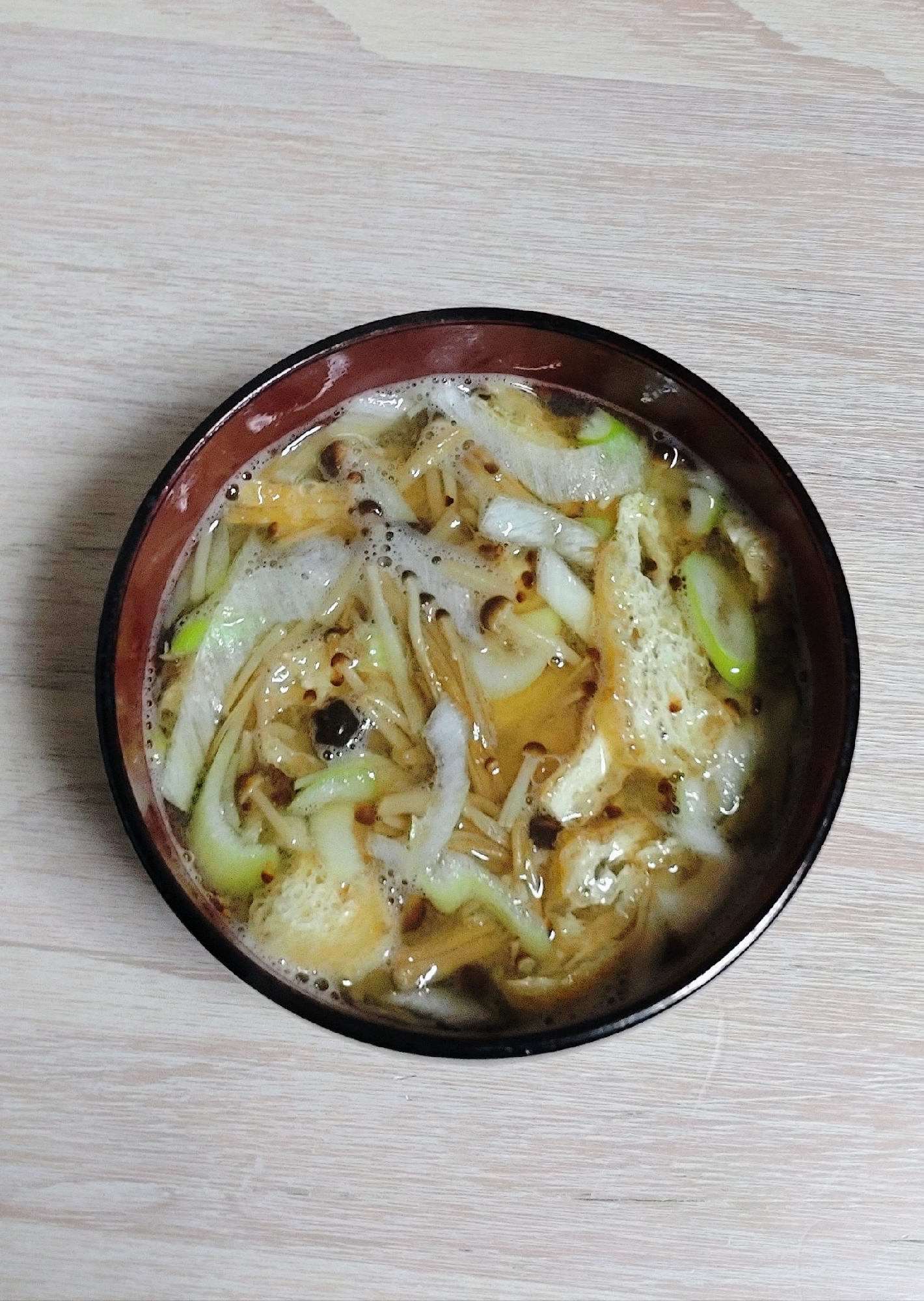 ブラウンえのきと長ねぎと油揚げのお味噌汁