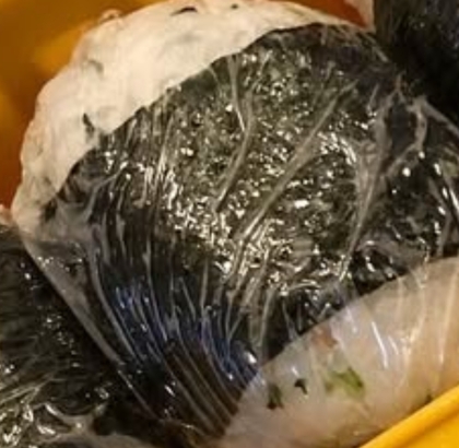 キャベツ唐揚げおにぎり* ॑˘ ॑*お楽しみつき♪